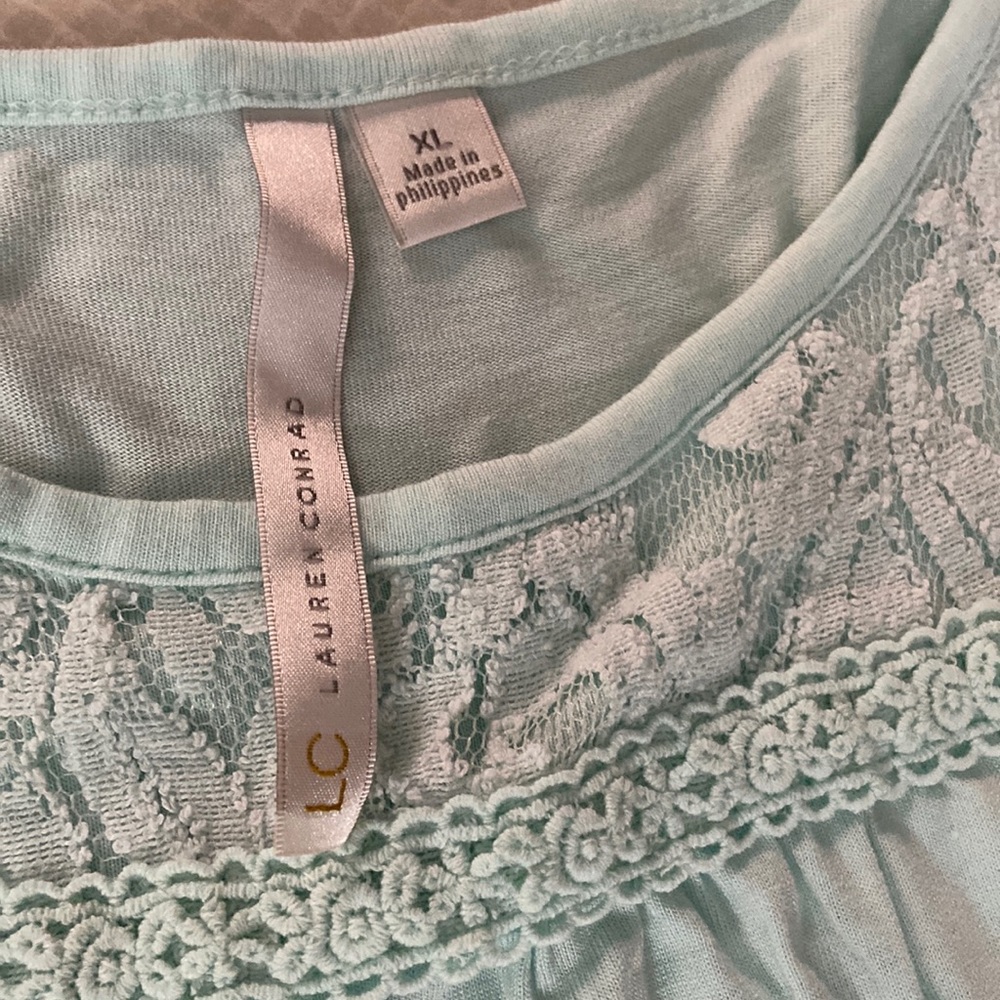 3/4 sleeve casual shirt. Lauren Conrad XL. Lace detail around neck